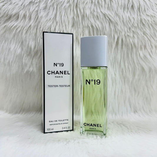 Chanel N°19